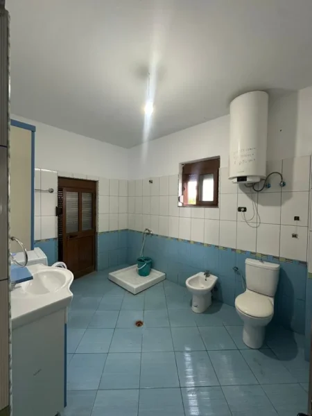 Tirane, jepet me qera apartament 2+1 Kati 2, 180 m² 300 € (Kamez)