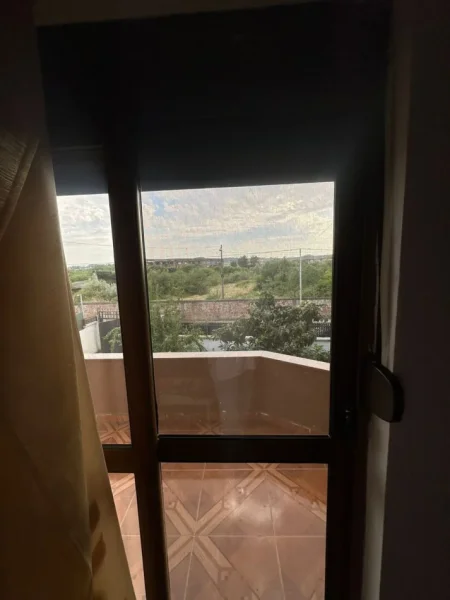 Tirane, jepet me qera apartament 2+1 Kati 2, 180 m² 300 € (Kamez)