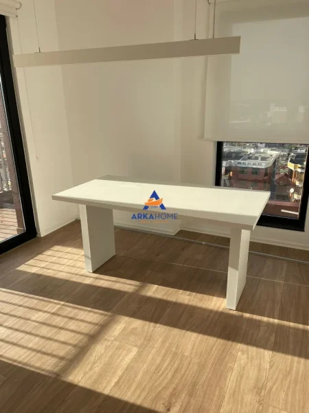 Tirane, jepet me qera ambjent biznesi Kati 13, 124 m² 1.500 € 