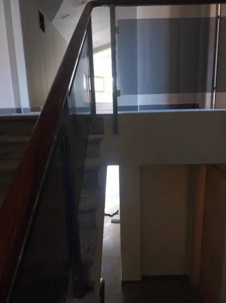 Shqiperi, shes aksesore OKAZION. MBYLLET HOTEL☆☆☆☆ •SHITEN 25 COPË PARMAK SHKALLËSH XHAM ME DRU