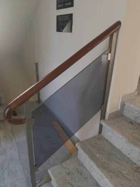 Shqiperi, shes aksesore OKAZION. MBYLLET HOTEL☆☆☆☆ •SHITEN 25 COPË PARMAK SHKALLËSH XHAM ME DRU