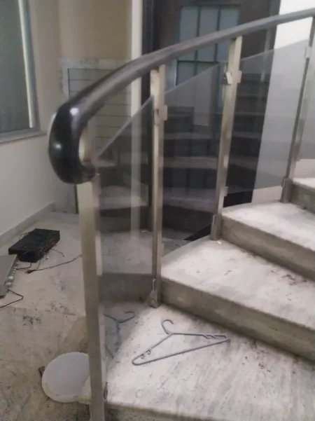 Shqiperi, shes aksesore OKAZION. MBYLLET HOTEL☆☆☆☆ •SHITEN 25 COPË PARMAK SHKALLËSH XHAM ME DRU