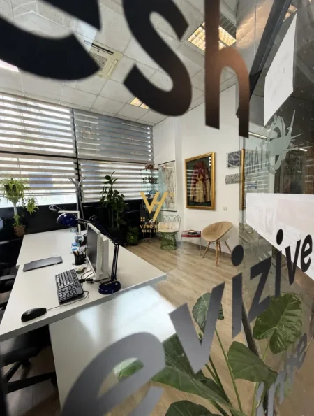 Tirane, jepet me qera zyre Kati 0, 26 m² 370 € (SHESHI WILLSON)