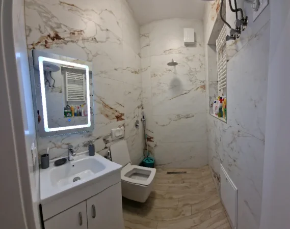 Tirane, jepet me qera apartament 1+1 Kati 0, 45 m² 500 € (PERBALL PEDIARTISE)