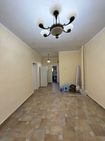 Tirane, shitet apartament 1+1+Ballkon Kati 2, 60 m² 150.000 € (Rruga Bardhyl, prane kryqezimit te Bar Oslo)