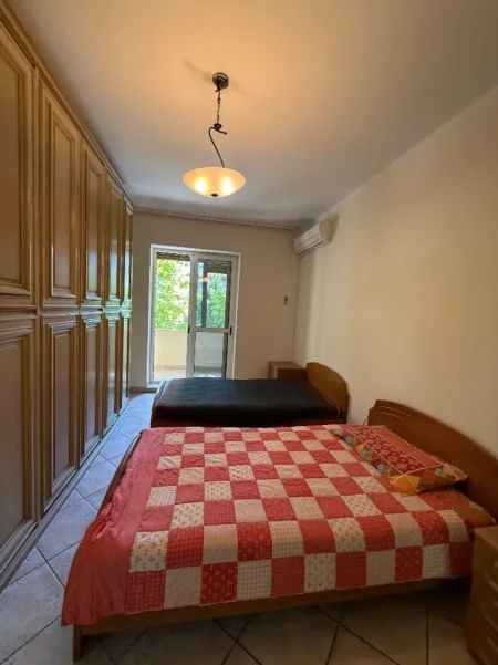 Tirane, shitet apartament 1+1+Ballkon Kati 2, 60 m² 150.000 € (Rruga Bardhyl, prane kryqezimit te Bar Oslo)