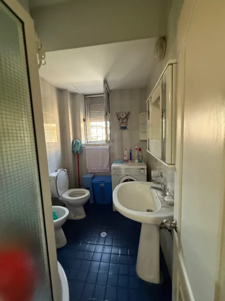Tirane, shitet apartament 1+1+Ballkon Kati 2, 60 m² 150.000 € (Rruga Bardhyl, prane kryqezimit te Bar Oslo)