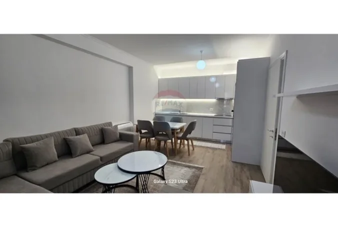 Tirane, jepet me qera apartament 2+1+Ballkon Kati 4, 105 m² 700 € (Rruga Teodor Keko)