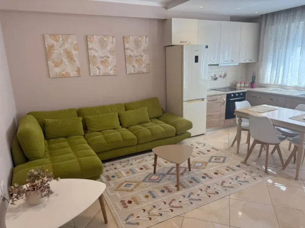 Tirane, jepet me qera apartament 1+1+Ballkon Kati 4, 70 m² 550 € (Kompleksi Kontakt)