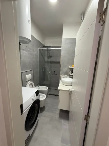 Tirane, shitet apartament 1+1 Kati 5, 64 m² 105.000 € (FRESKU)