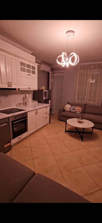 Tirane, jepet me qera apartament 1+1 Kati 5, 50 m² 500 € (KODRA E DIELLIT)