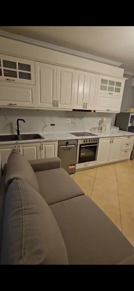 Tirane, jepet me qera apartament 1+1 Kati 5, 50 m² 500 € (KODRA E DIELLIT)