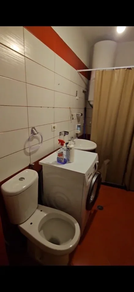 Tirane, jepet me qera apartament 1+1 Kati 5, 50 m² 500 € (KODRA E DIELLIT)