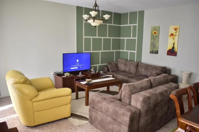 Tirane, jepet me qera apartament 2+1+Ballkon , 75 m² 700 € (Rruga Bardhok Biba)