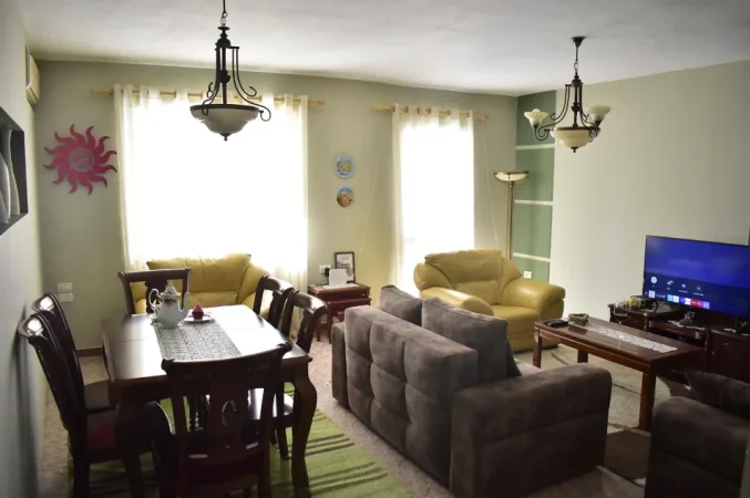 Tirane, jepet me qera apartament 2+1+Ballkon , 75 m² 700 € (Rruga Bardhok Biba)