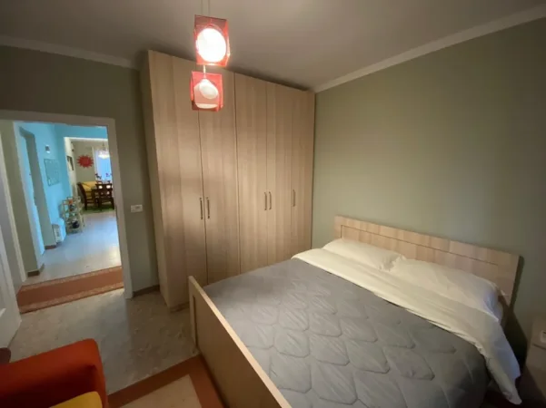 Tirane, jepet me qera apartament 2+1+Ballkon , 75 m² 700 € (Rruga Bardhok Biba)