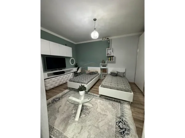 Tirane, shitet apartament 2+1 Kati 1, (Rruga Ferit Xhajko)