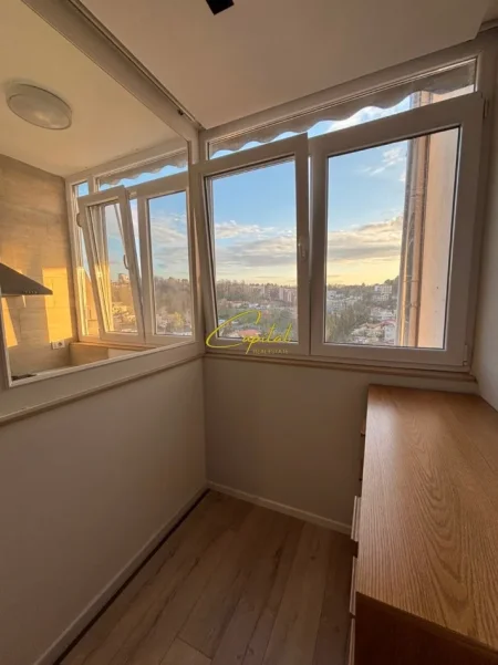 Tirane, jepet me qera garsonier 1+1 Kati 9, 55 m² 450 € (VILAT GJERMANE)