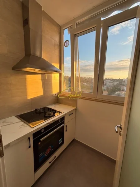 Tirane, jepet me qera garsonier 1+1 Kati 9, 55 m² 450 € (VILAT GJERMANE)
