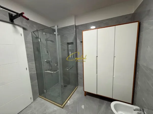 Tirane, jepet me qera garsonier 1+1 Kati 9, 55 m² 450 € (VILAT GJERMANE)