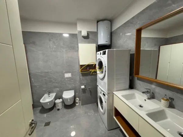 Tirane, jepet me qera garsonier 1+1 Kati 9, 55 m² 450 € (VILAT GJERMANE)