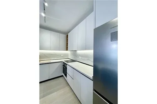 Tirane, jepet me qera apartament 1+1+Ballkon Kati 6, 82 m² 900 € (Rruga Sami Frasheri)