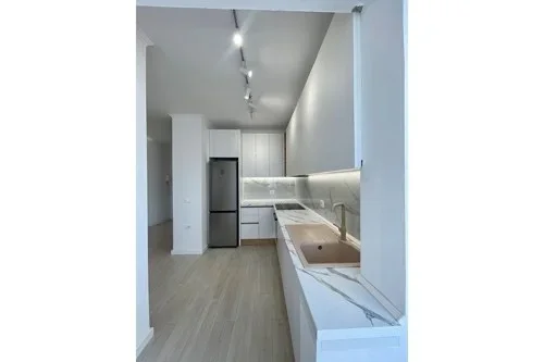 Tirane, jepet me qera apartament 1+1+Ballkon Kati 6, 82 m² 900 € (Rruga Sami Frasheri)