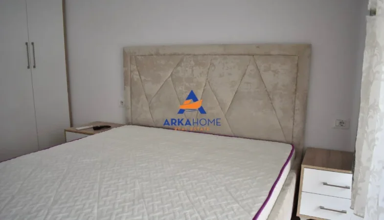 Tirane, jepet me qera apartament 1+1+Ballkon Kati 5, 60 m² 473 € 