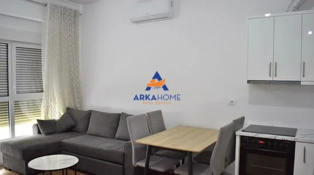 Tirane, jepet me qera apartament 1+1+Ballkon Kati 5, 60 m² 473 € 