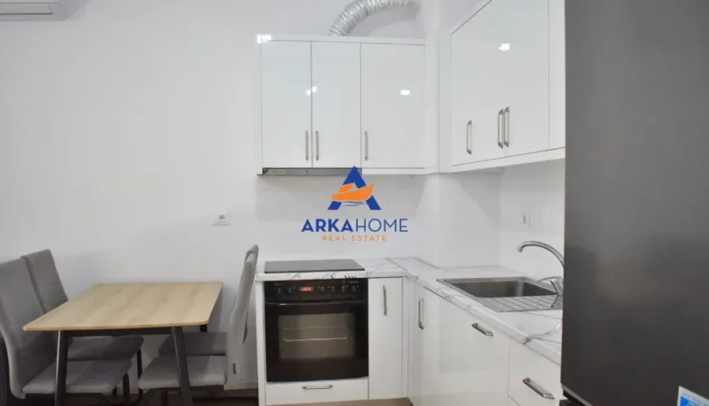Tirane, jepet me qera apartament 1+1+Ballkon Kati 5, 60 m² 473 € 