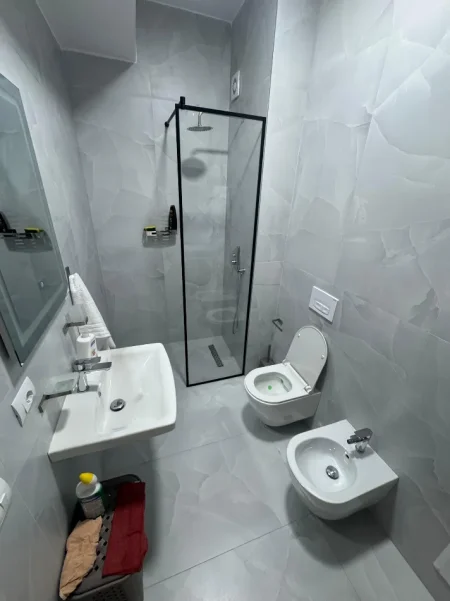 Tirane, jap me qera apartament 1+1+Ballkon Kati 6, 66 m² 420 € (Rruga Pasho Hysa)