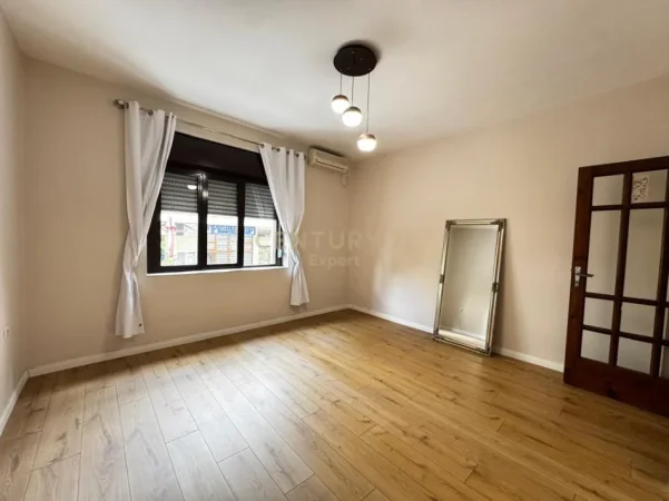 Tirane, shitet apartament 5+1 Kati 1, 183 m² 364.000 € (myslym shyri)