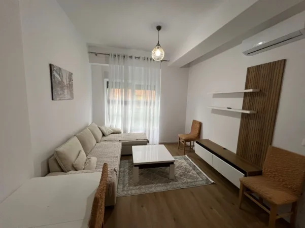 Tirane, jepet me qera apartament 1+1+Ballkon Kati 2, 58 m² 400 € (Rrufa Pasho Hysa)