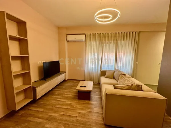 Tirane, jap me qera apartament 1+1 Kati 3, 60 m² 450 € (Rr. Dalip Topi)