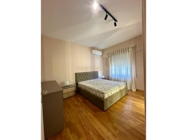 Tirane, jap me qera apartament 1+1 Kati 3, 60 m² 450 € (Rr. Dalip Topi)
