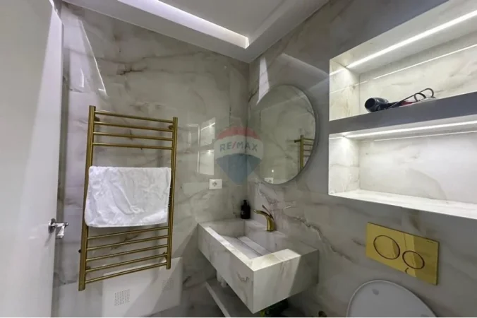 Tirane, jepet me qera 1+1 , 40 m² 550 € (Rruga Muhamet Gjollesha)
