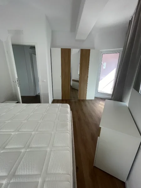Tirane, jepet me qera apartament 1+1+Ballkon Kati 8, 60 m² 400 € (Rruga Pasho Hysa)