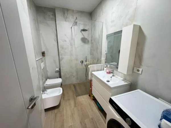 Tirane, jap me qera apartament 2+1 Kati 6, 100 m² 600 € (Yzberisht)