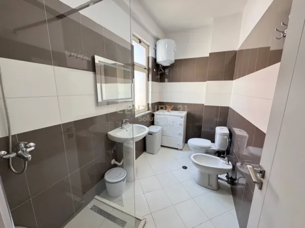 Tirane, jap me qera apartament 2+1 Kati 6, 100 m² 600 € (Yzberisht)