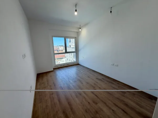 Tirane, shitet apartament 2+1+Ballkon Kati 3, 117 m² 200.000 € (Laprake te Kompleksi Aura)