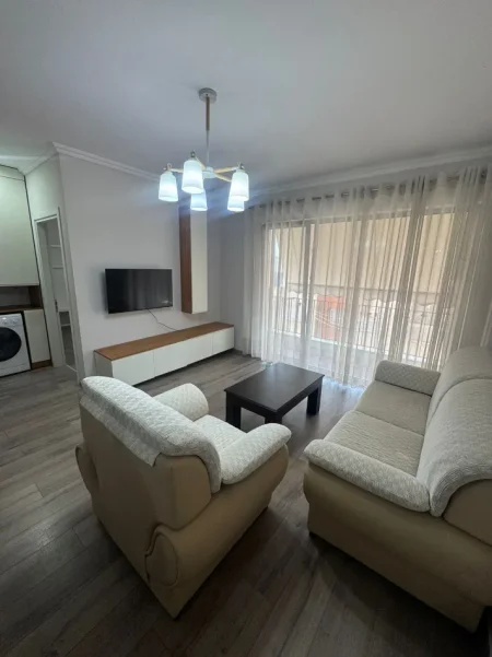 Tirane, jepet me qera apartament 1+1+Ballkon Kati 5, 62 m² 500 € (Tower Bridge 3)