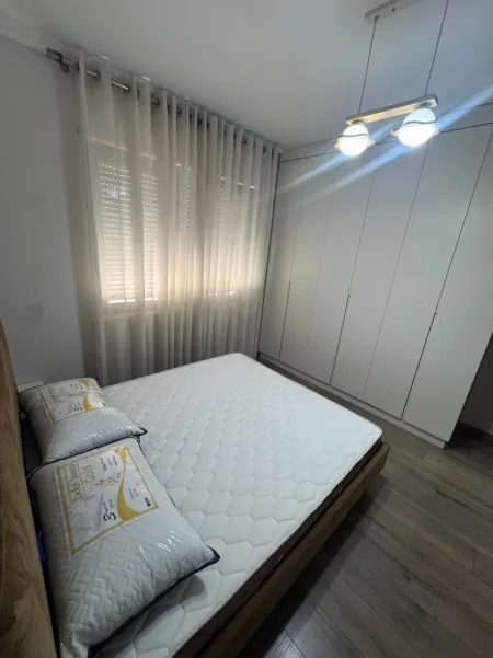 Tirane, jepet me qera apartament 1+1+Ballkon Kati 5, 62 m² 500 € (Tower Bridge 3)