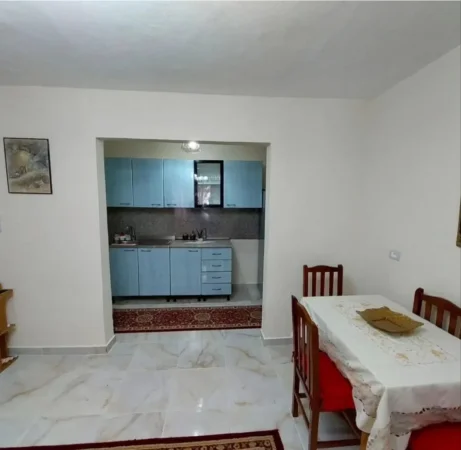 Tirane, jepet me qera apartament 1+1 Kati 3, 55 m² 400 € (QSUT)