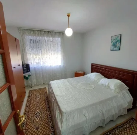 Tirane, jepet me qera apartament 1+1 Kati 3, 55 m² 400 € (QSUT)