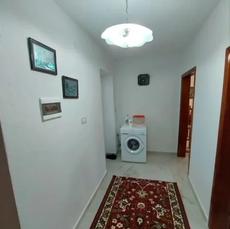Tirane, jepet me qera apartament 1+1 Kati 3, 55 m² 400 € (QSUT)