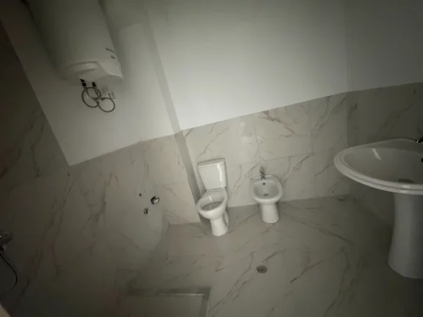 Tirane, shes apartament 2+1 Kati 4, 115 m² 135.000 € (kthesa e kamezes)