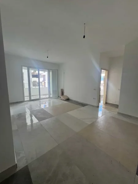 Tirane, shes apartament 2+1 Kati 4, 115 m² 135.000 € (kthesa e kamezes)