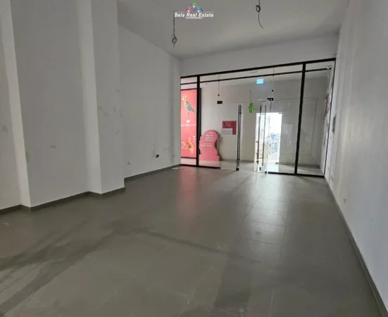 Tirane, jepet me qera zyre Kati 0, 40 m² 1.200 € (rruga e kavajes)