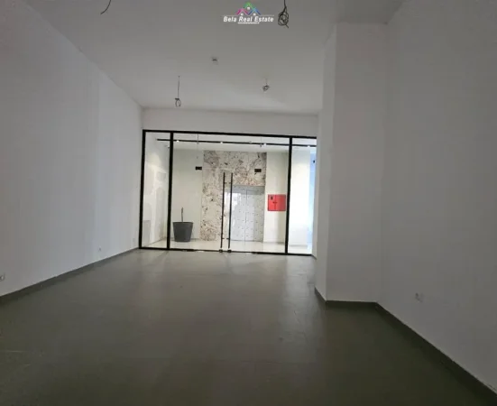 Tirane, jepet me qera zyre Kati 0, 40 m² 1.200 € (rruga e kavajes)