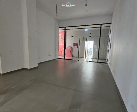 Tirane, jepet me qera zyre Kati 0, 40 m² 1.200 € (rruga e kavajes)